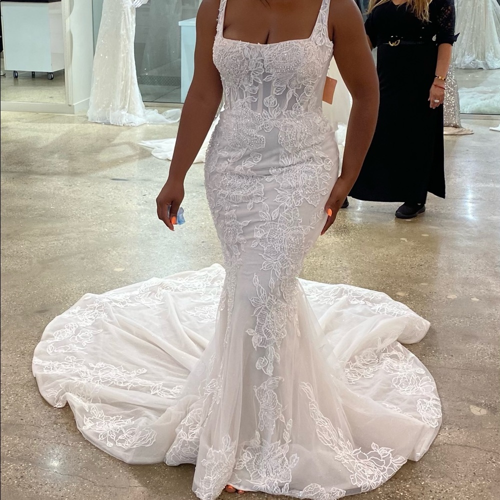 New, never worn wedding dress.